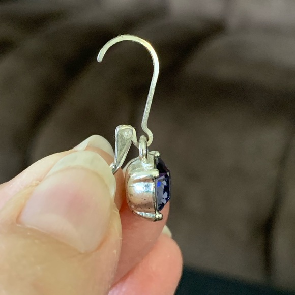 Elegant silver tone tanzanite colored simulant lever back earrings - Picture 5 of 11